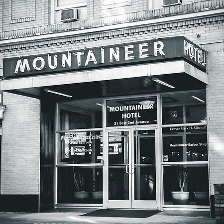 The Mountaineer Hotel Williamson エクステリア 写真