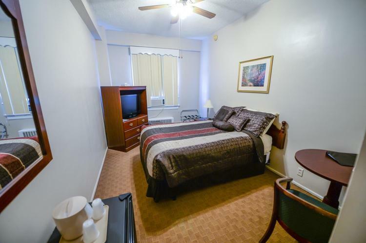The Mountaineer Hotel Williamson エクステリア 写真