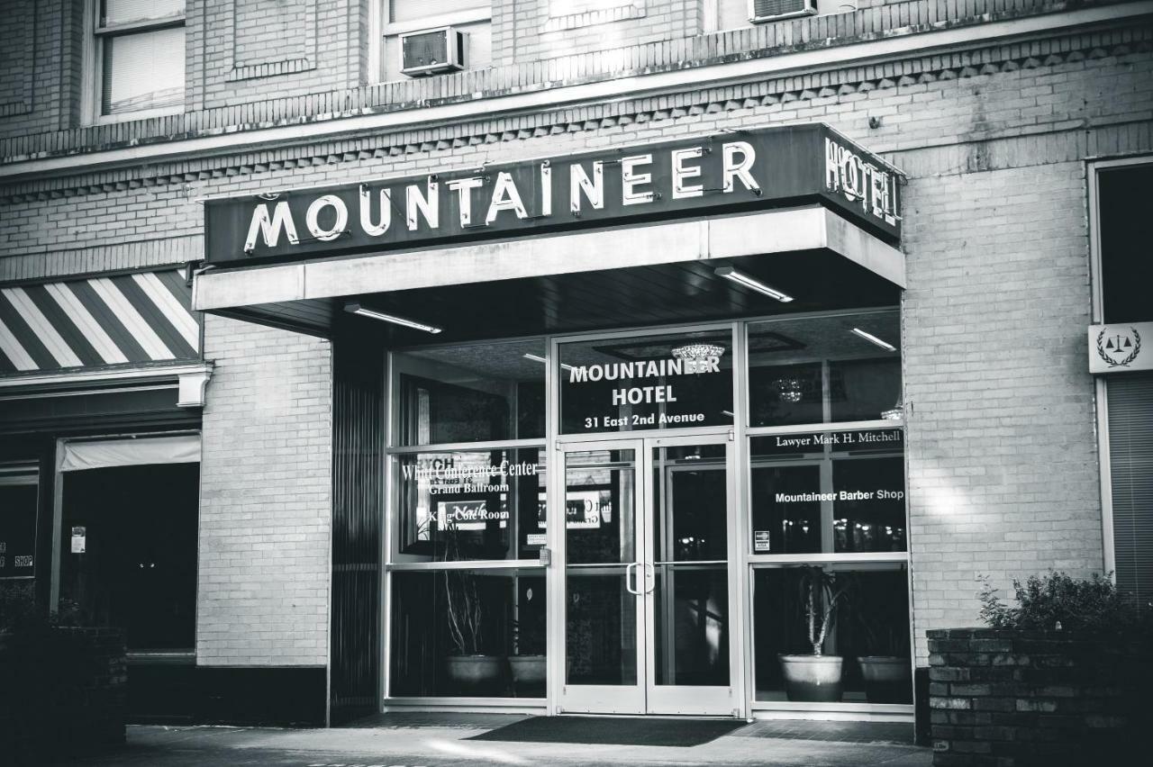 The Mountaineer Hotel Williamson エクステリア 写真